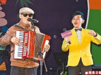 藝人 李炳輝(左)、黃子佼(右)